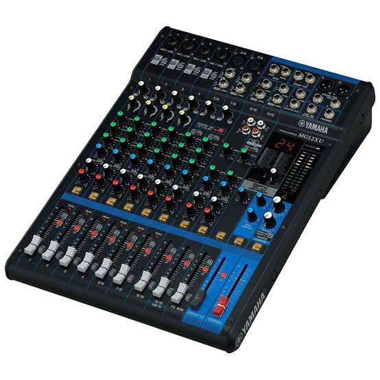 YAMAHA MG UX12 mixer