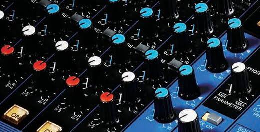 YAMAHA MG UX12 mixer